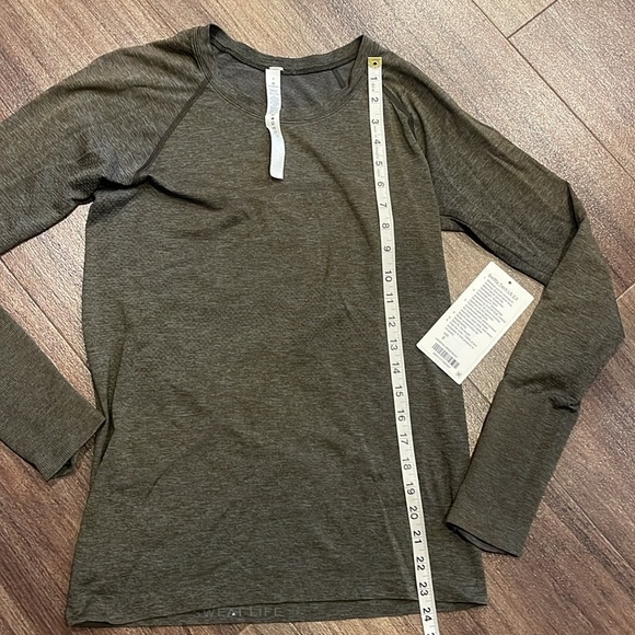Lululemon Swiftly Tech LS Crew - Picture 3 of 4